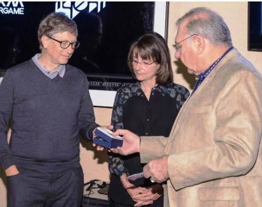 Meet the woman who gives bridge tips to Warren Buffett and Bill Gates By Thomas Heath Bill Gates, Sharon Osberg & Al Levy