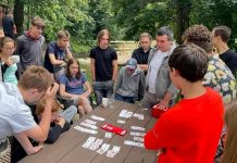 Which card should play? by Victor Mollo