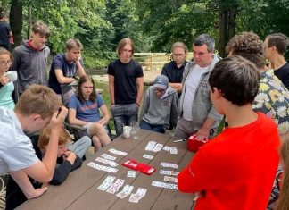 Which card should play? by Victor Mollo